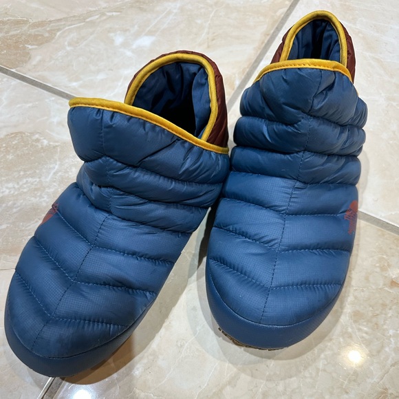 The North Face - ThermoBall Traction Bootie Unisex 
Men's Size 7 - Picture 3 of 7